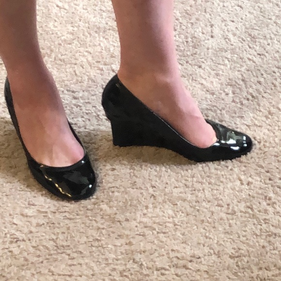 Vera Wang Lavender Ella Patent Leather Wedge - Picture 6 of 7